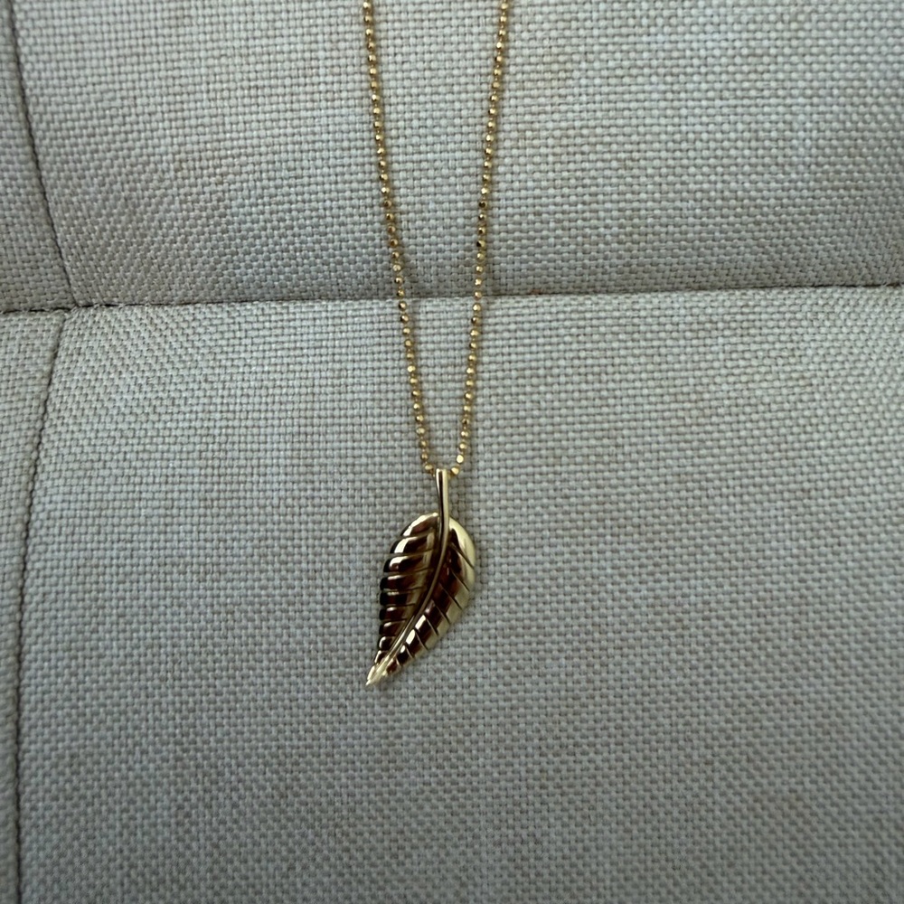 Jennifer Meyer 18k Small Leaf Necklace - Picture 4 of 7
